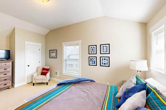 Dog friendly coastal home with private hot tub and park access