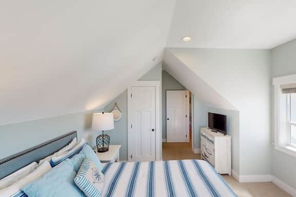 Ocean view home with private hot tub fireplaces balcony beach and pool access