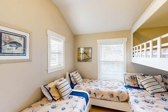 Dog friendly coastal home with private hot tub and park access