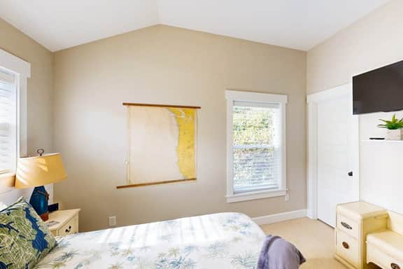 Dog friendly coastal home with private hot tub and park access