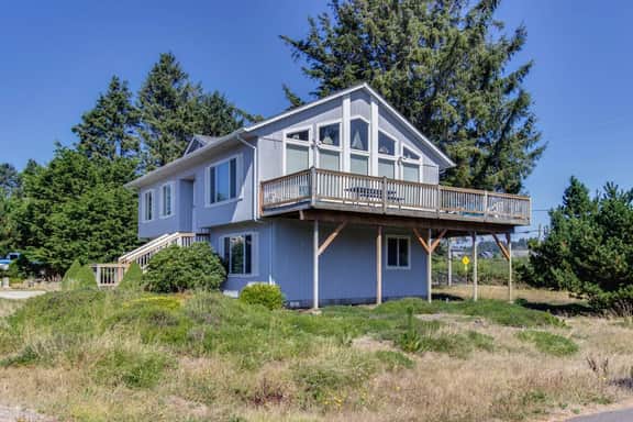 Spacious House with Partial Ocean Views Quiet Location and Two Living Rooms