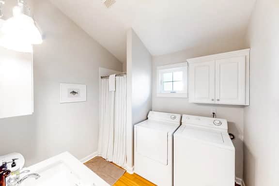 Family Friendly Beach Home with High Speed WiFi Gas Fireplace and Washer Dryer