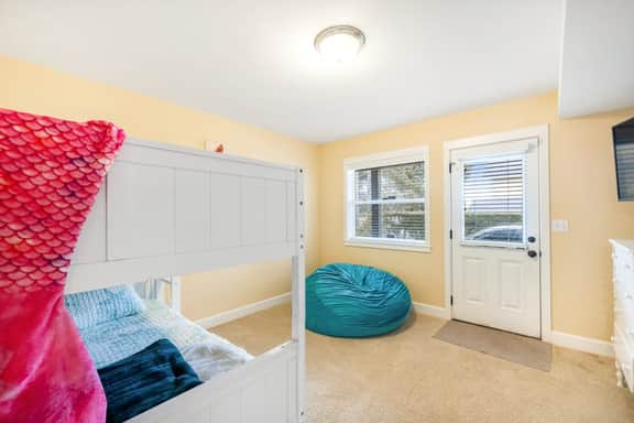 Family Home with Game Room WiFi Fireplace Private Hot Tub Walk to Beach