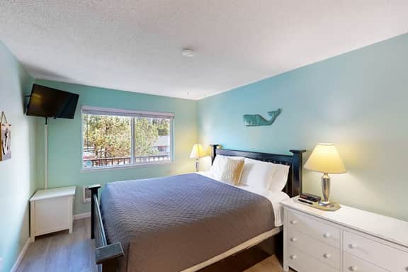 Creekside condo with beach access balcony full kitchen and ocean views