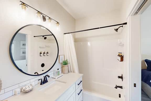 Beautiful family friendly home with private hot tub walk to beach shared pool