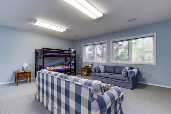 Serene home with entertainment full kitchen and easy beach access