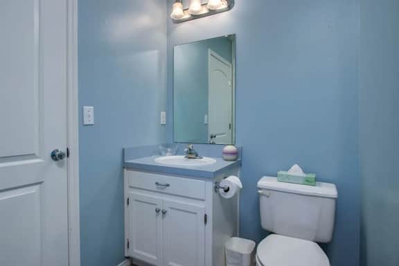 Serene home with entertainment full kitchen and easy beach access