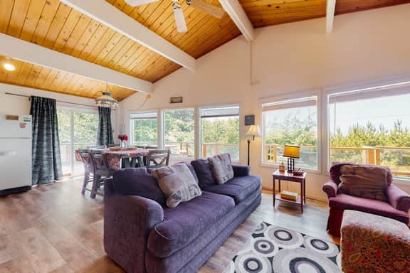 Family Friendly Home with Hot Tub Ocean View and Entertainment Near Beach