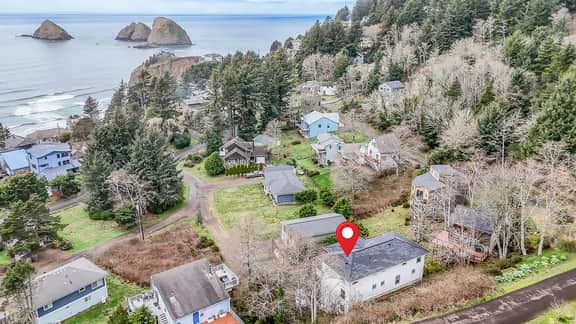 Welcoming Condo with Ocean Views and Private Hot Tub Short Walk to the Beach