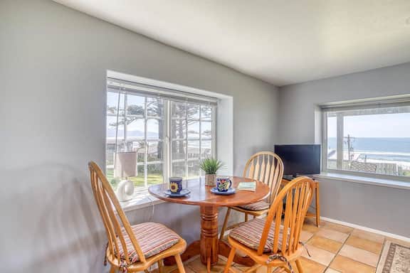 Oceanview Group Getaway in Prime Beachside Location