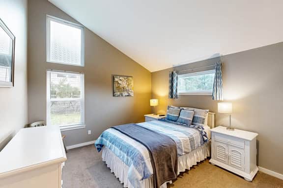 New House in Quiet Location with Modern Amenities near Beach Lake and Town
