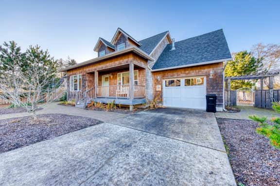 Home near the beach with fire pit gas fireplace and ping pong