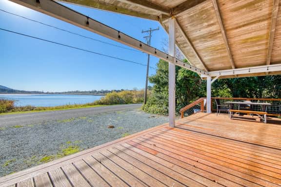 Rustic waterfront woodland lodge with impressive lake views from patio