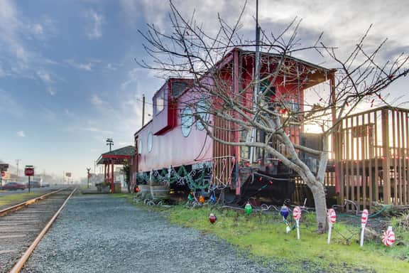 Charming Cottage with Central Location Mountain Views and Beach Access Across Street