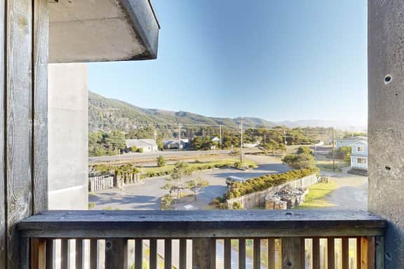 Gorgeous oceanfront condo with great views and beach access