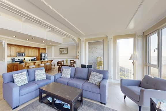 Gorgeous oceanfront condo with great views and beach access