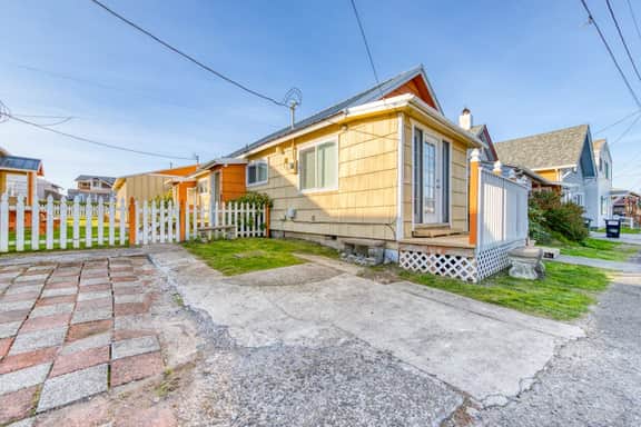 Conveniently Located Home with Access to Beach and Town One Dog Welcome