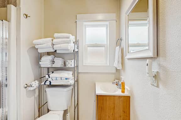 Dog Friendly Coastal Cottage Minutes from Downtown and One Block to Beach
