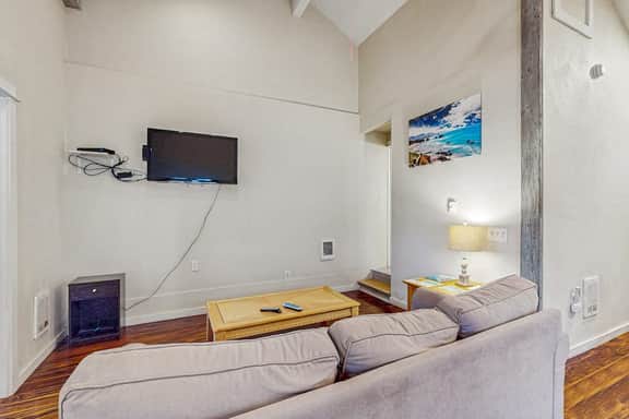Dog Friendly Oceanside Escape with Easy Beach Access and Peaceful Surroundings