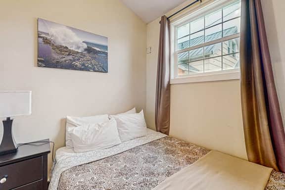 Dog Friendly Oceanside Escape with Easy Beach Access and Peaceful Surroundings