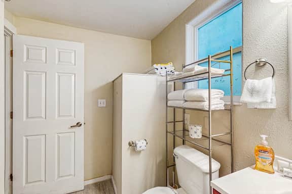 Dog Friendly Oceanside Escape with Easy Beach Access and Peaceful Surroundings