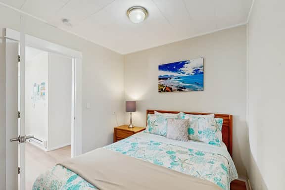 Charming Dog Friendly Home Close to Shops and Restaurants Minutes to Beach