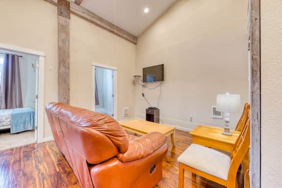 Seven Cozy Cottages Minutes to Beach and Downtown Dogs Welcome