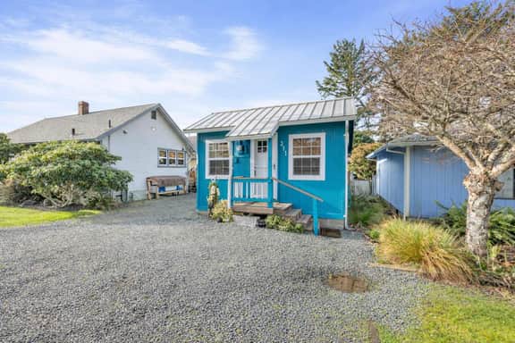 Historic Rockaway Cottage Near 7 Miles of Beach