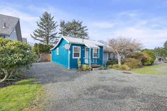 Historic Rockaway Cottage Near 7 Miles of Beach
