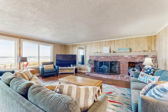 Oceanfront home with a washer dryer and beach access