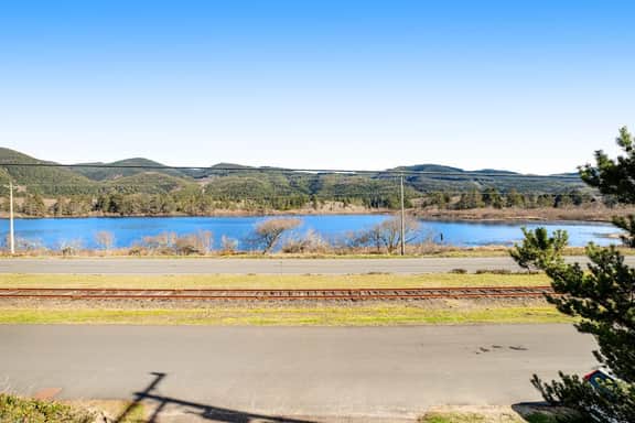 Lake view getaway steps from beach with WiFi and private washer dryer