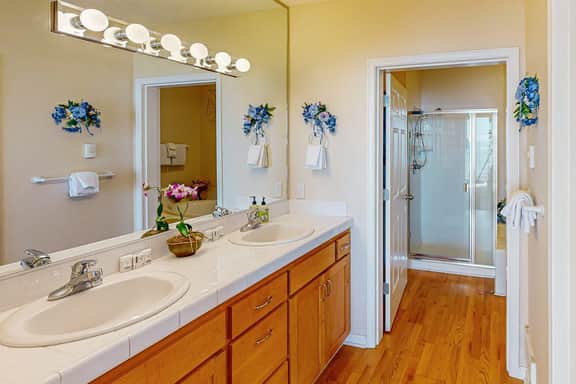 Luxury Waterfront Condo with Shared Hot Tub Pool and Ocean Views