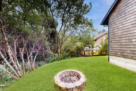 Charming home near coast with firepit deck front porch
