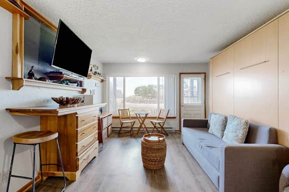 Beachfront dog friendly studio with amazing Proposal Rock view steps to the sand