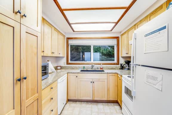 Beachfront Dog Friendly Cottage with Private Hot Tub Fireplace and Ocean Views