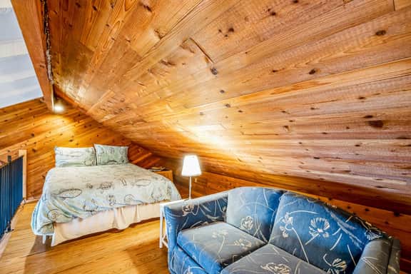 Beachfront Dog Friendly Cottage with Private Hot Tub Fireplace and Ocean Views
