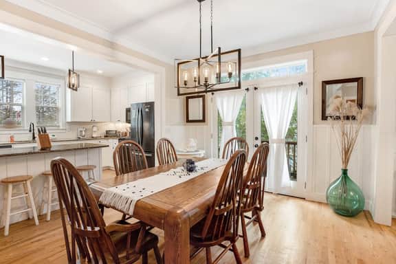 Dog Friendly Beach House with Free WiFi a Furnished Deck Hot Tub and Grill