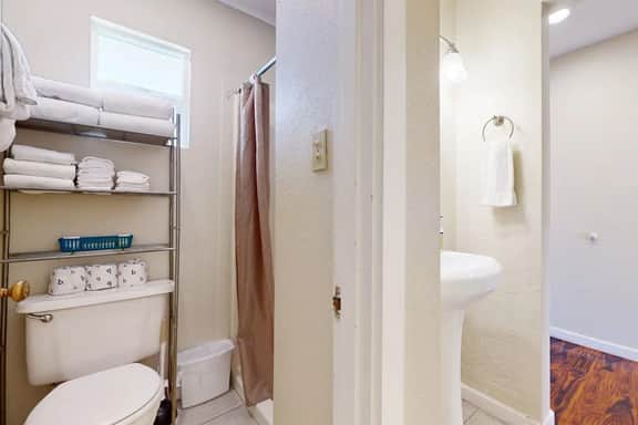 Affordable Dog Friendly Studio Ocean Views and Nearby Beach Access