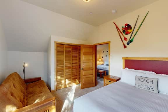 Coastal home walking distance to the beach with outdoor shower and fireplace