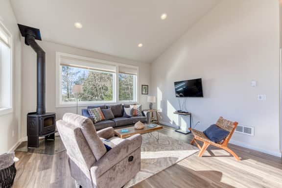 Contemporary built dog friendly house with partial ocean views