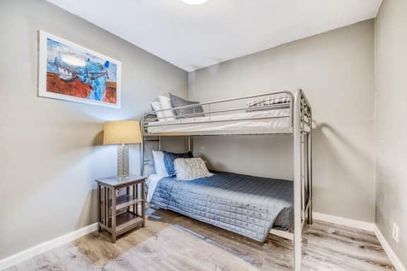 Deluxe Dog Friendly Room with full kitchen near the beach and downtown