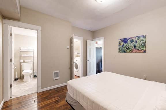 Ocean Views and Pure Luxury Await Dog Friendly Home with WiFi