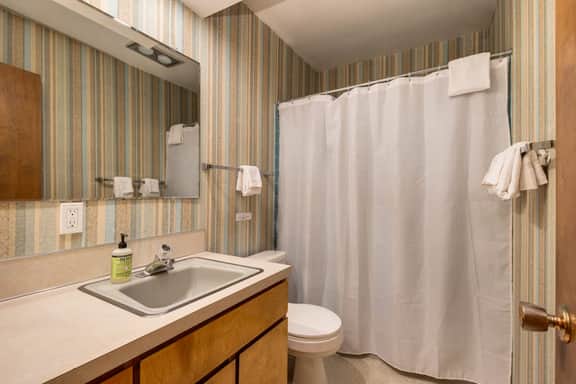 Charming oceanfront studio with easy beach access and stunning ocean views