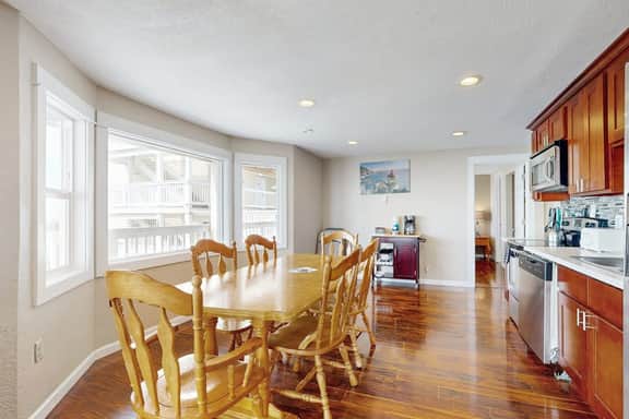 Huge Renovated Condo with Ocean Views and Nearby Beach Access Dog Friendly