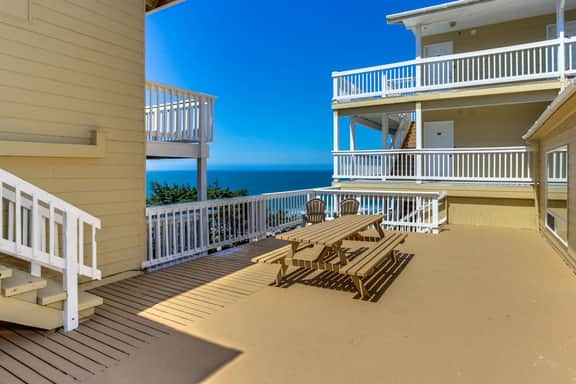 Dog Friendly Studio with Private Balcony Miles of Beach just Steps Away