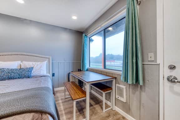 Dog Friendly Room with Full Kitchen Walk to the Beach and Downtown
