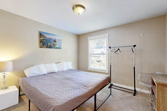 Modern Condo with Peekaboo Ocean Views Nearby Beach Access Dogs OK