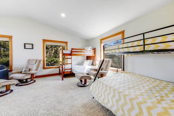 Dog Friendly Coastal Retreat with Ocean Views