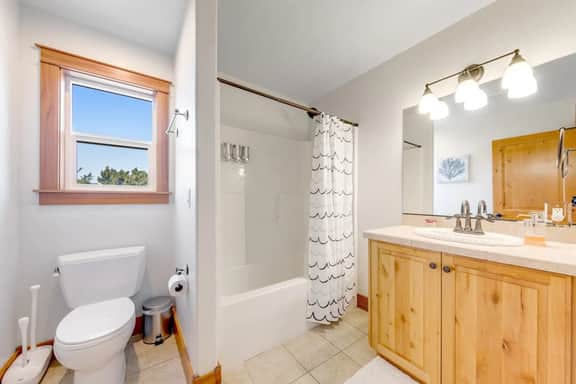 Dog Friendly Coastal Retreat with Ocean Views