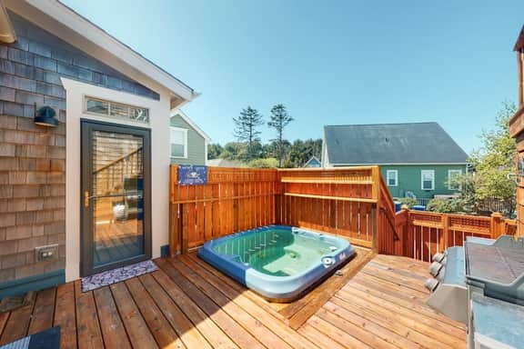 Dog Friendly Home with Private Hot Tub Free WiFi Decks and Gas Grill
